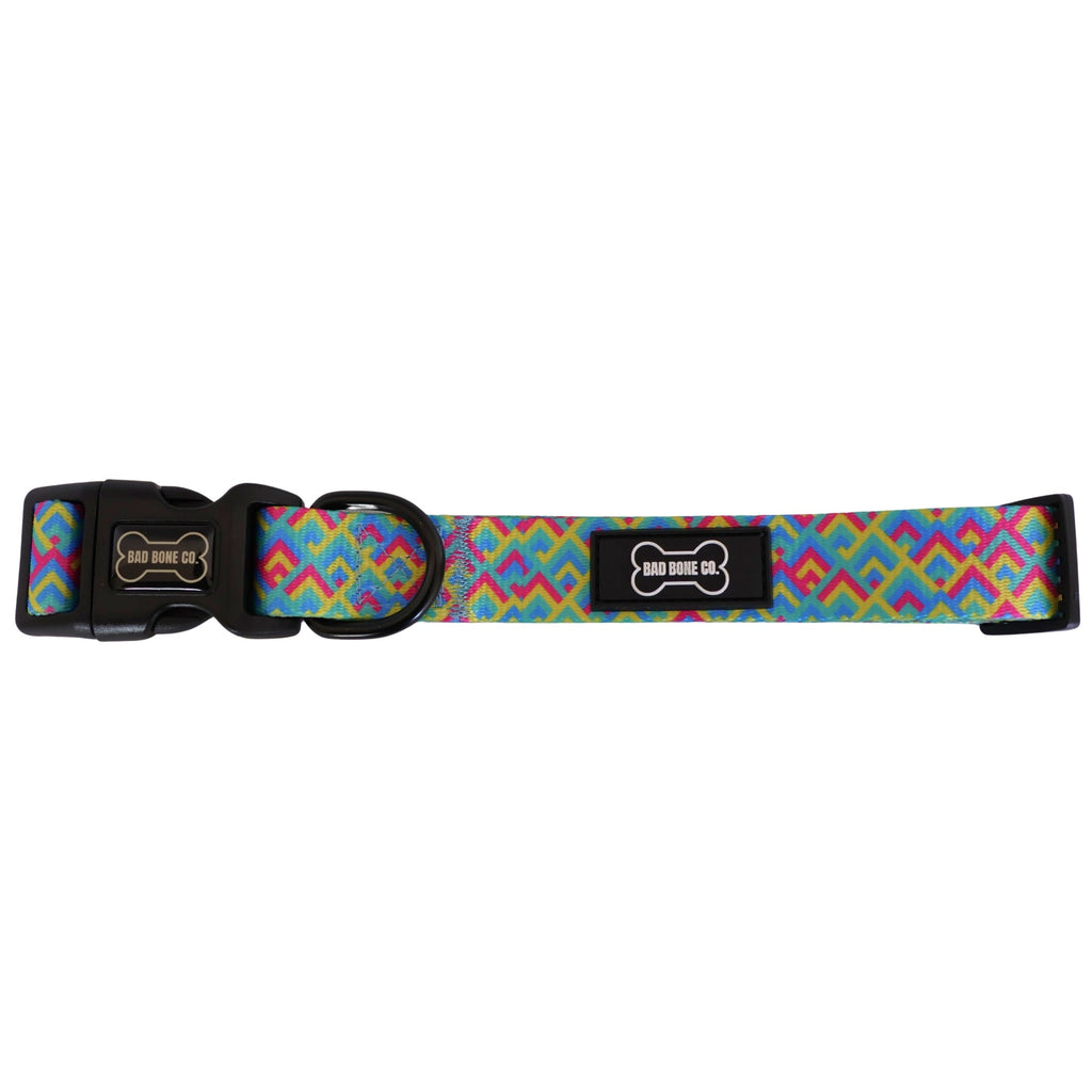 Collar Summer Fun geométrico multicolor con placa Bad Bone