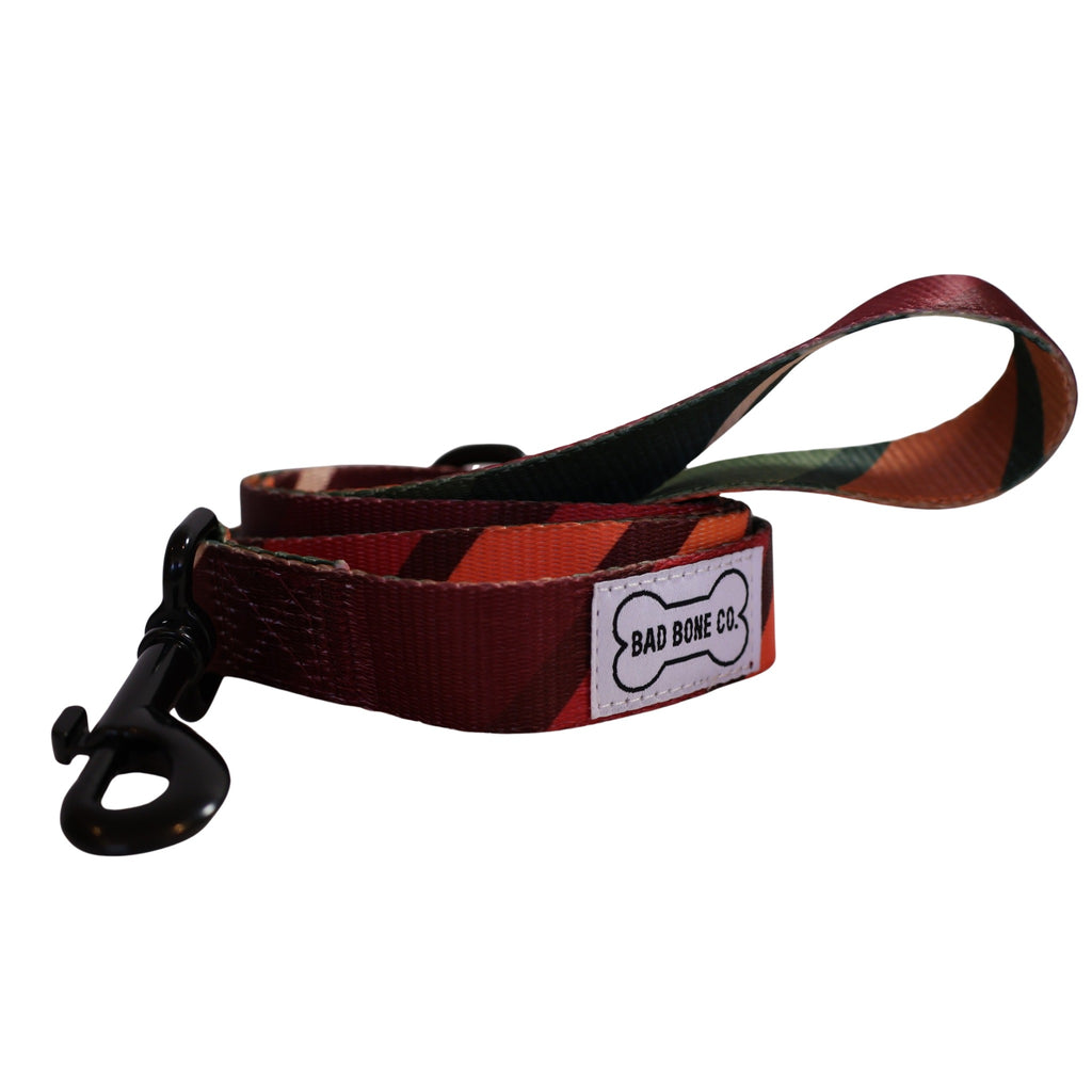 Correa Red Velvet enrollada con etiqueta Bad Bone