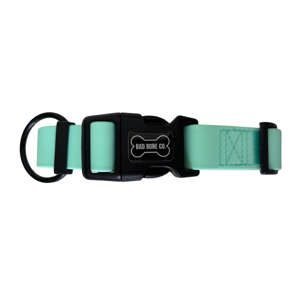 Collar PVC menta - detalle del broche